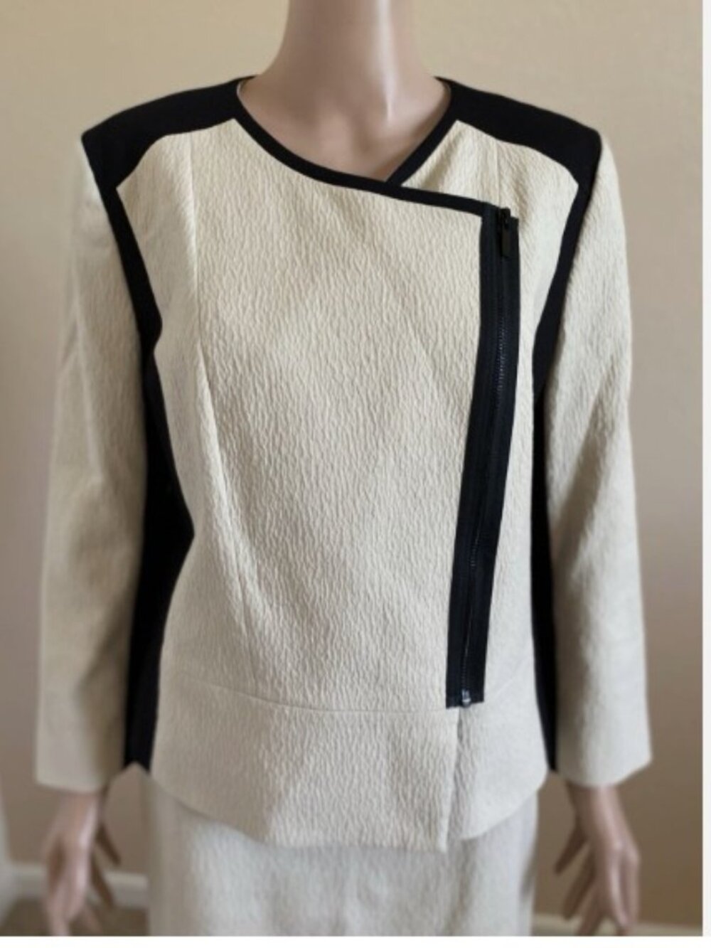 CLASSIQUES ENTIER Cream and Black Zipper Blazer Skirt Suit Size 12